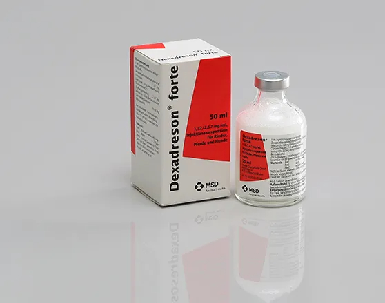 Dexadreson Forte-Verpackung Dexadreson Forte-Box und Durchstechflasche mit weißer und roter Verpackung.